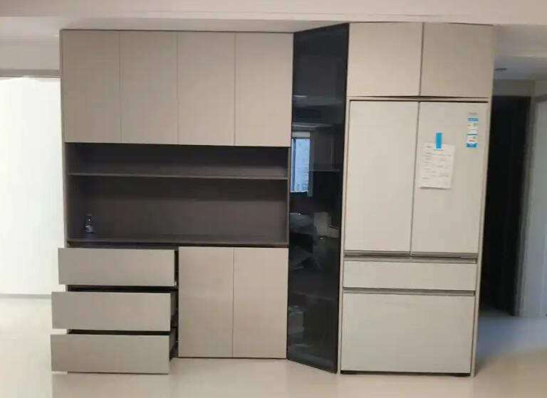 海尔冰箱不制冷了是怎么回事，灯还亮着