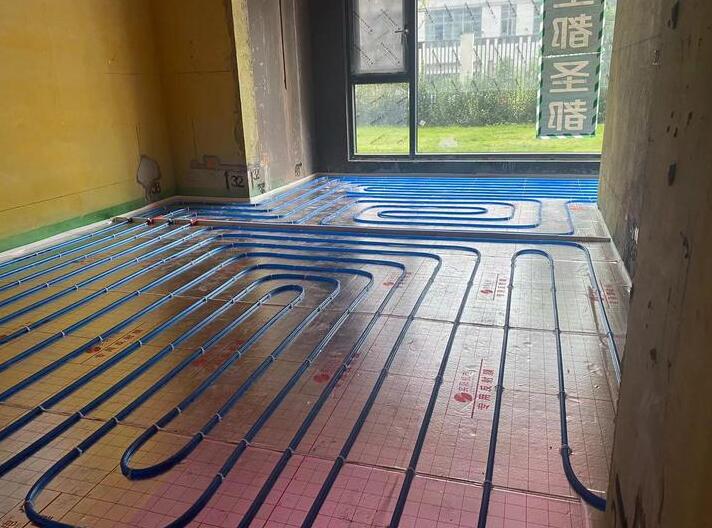 地暖为什么上面管子热下面不热